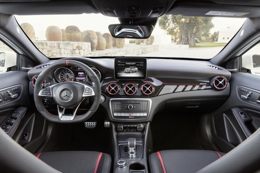 Торпедо Mercedes-AMG GLA45 4Matic 2017 года  (WW) (фото 24 из 40)